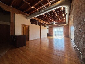Building Photo - 601 N National Ave
