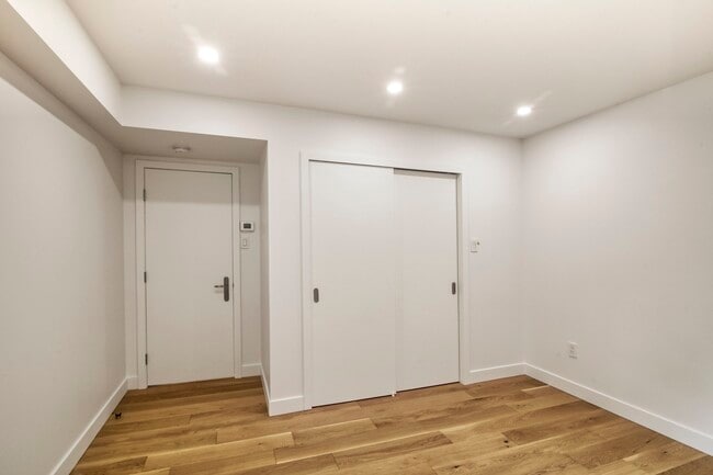 Building Photo - 10 Av. Rosemount