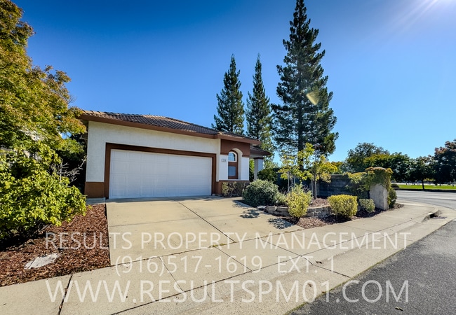 Building Photo - Lovely 4 bedroom Roseville home Olympus po...