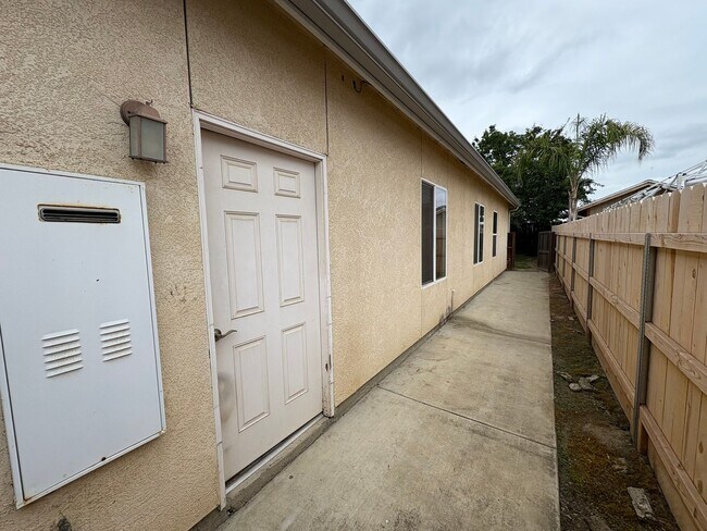 Foto del edificio - NW Visalia Home Available Now!