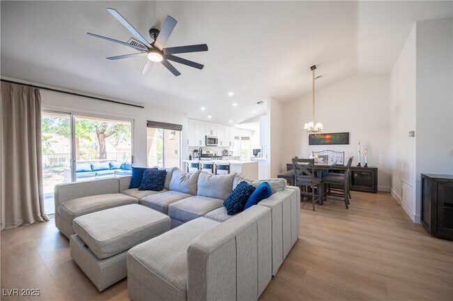 Foto del edificio - 2548 Tumble Brook Dr