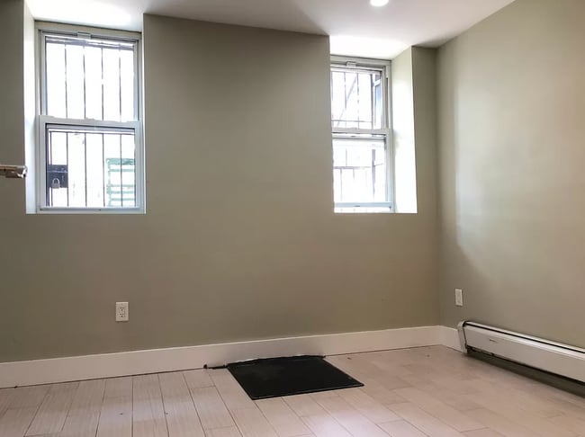 Building Photo - 98 Harman St