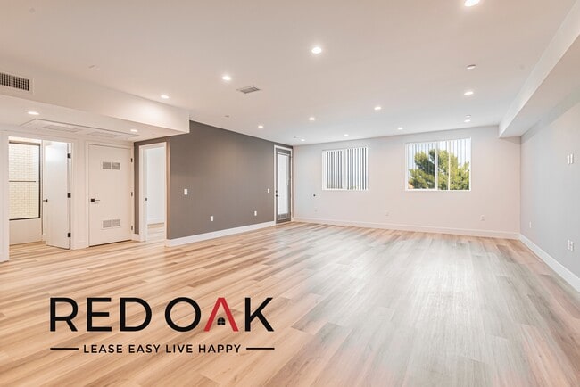 Foto del edificio - Phenomenal NEW Three Bedroom with Incredib...