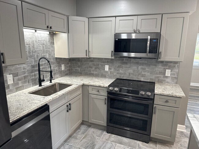 Building Photo - Discover your ideal home in the heart of c...
