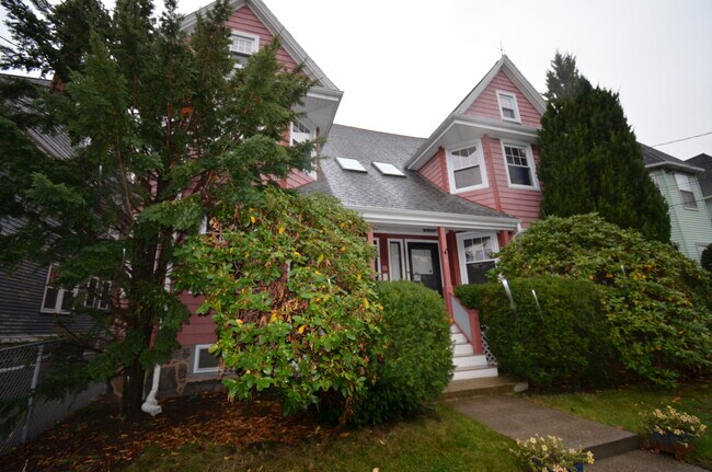 Building Photo - 35 Aldie St