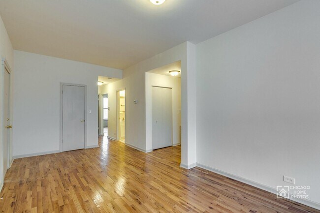 Building Photo - 4654 N Malden St