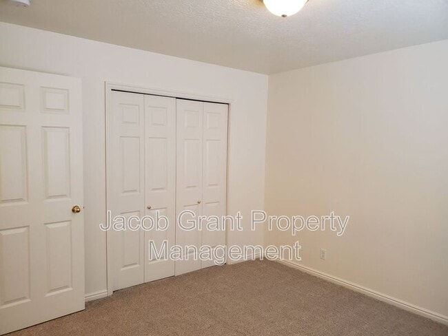 Building Photo - 4946 Cole St