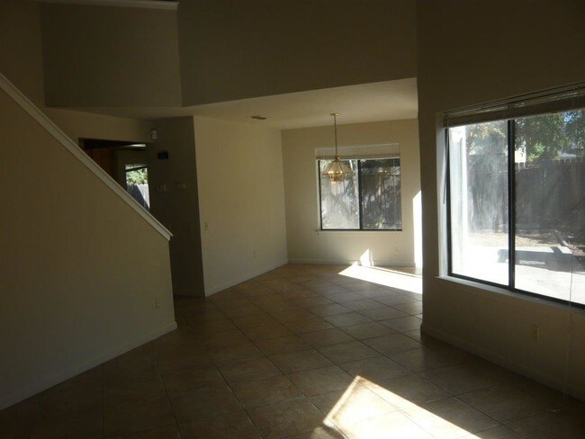 Building Photo - 2079 Meadowlark Ln