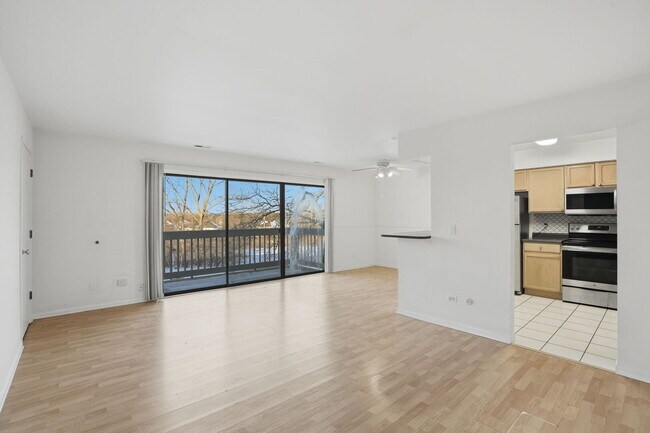 Building Photo - 209 W Ct of Shorewood