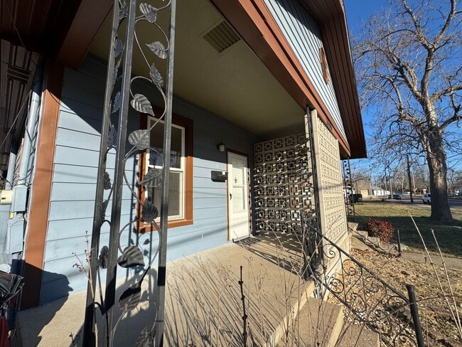 Building Photo - 1006 N 12th St