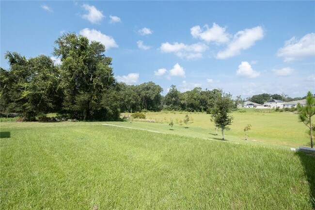 Building Photo - 8008 SW 62nd Ct