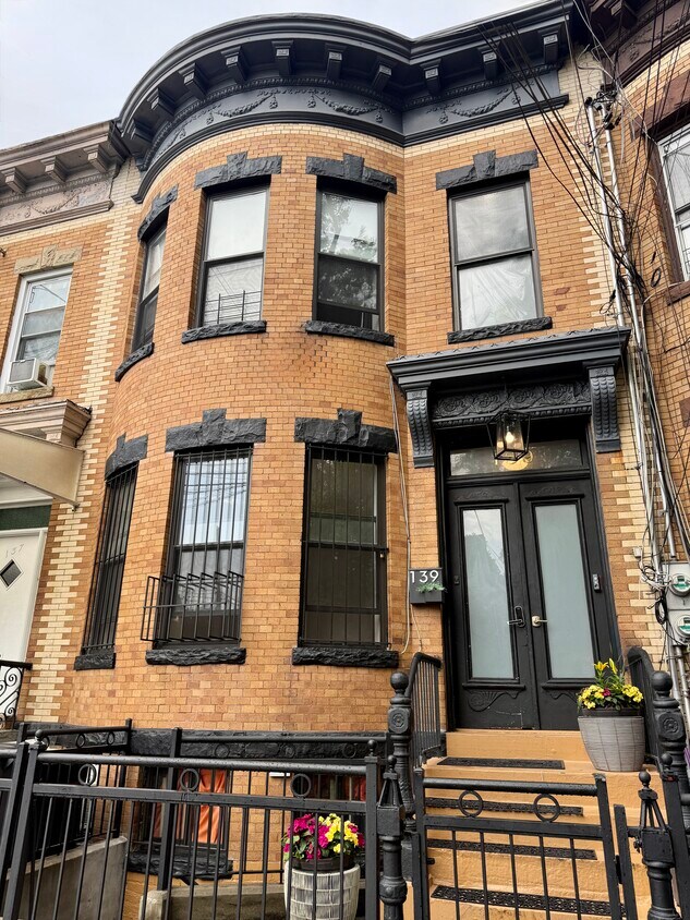Foto principal - 139 Autumn Ave