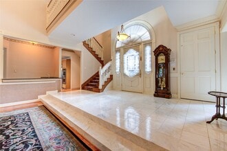 Building Photo - 2510 Potomac Dr