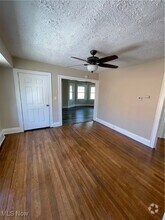 Building Photo - 10323 Linnet Ave
