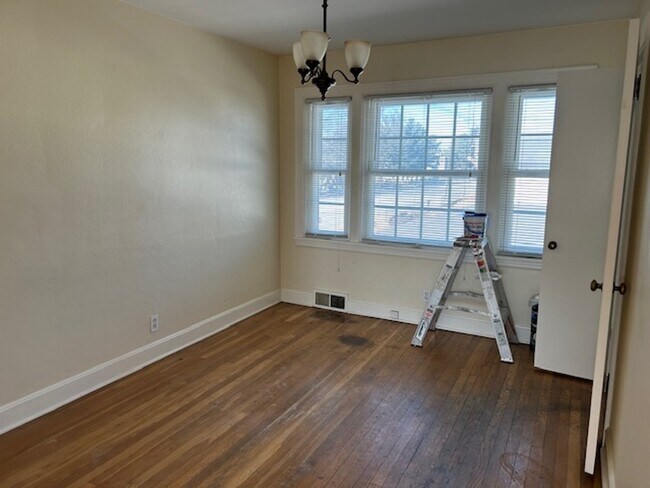 Dining Area - 801 Perennial Dr