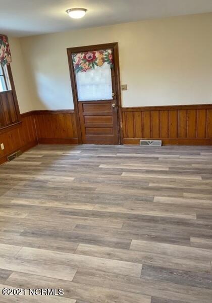 Building Photo - 211 Nichols Dr