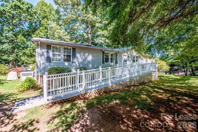 Building Photo - 447 Kemp Rd