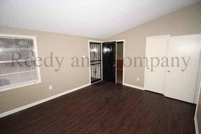 Building Photo - 3408 Clearbrook St