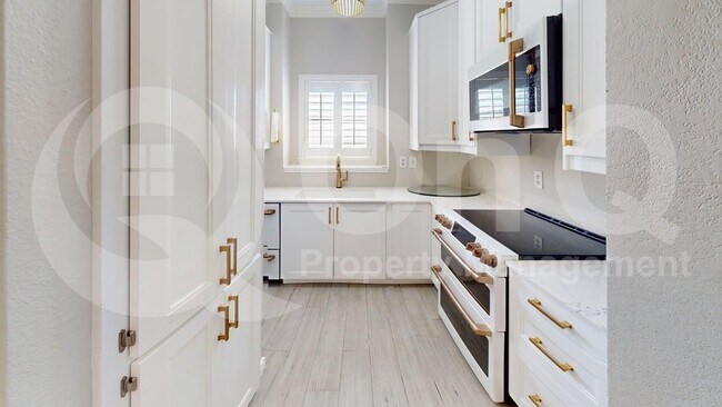 Foto del edificio - 6000 Auburndale Ave