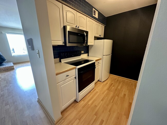 Foto del edificio - 6188 Pinewood Ct