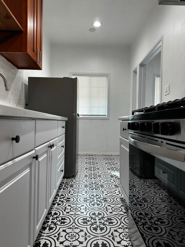 Building Photo - 216 E Valencia Ave