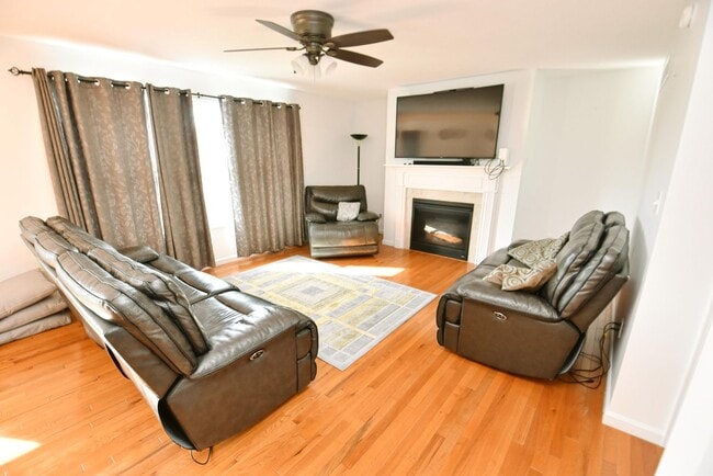 Foto del edificio - Short or long term Executive 4 bedroom 2.5...