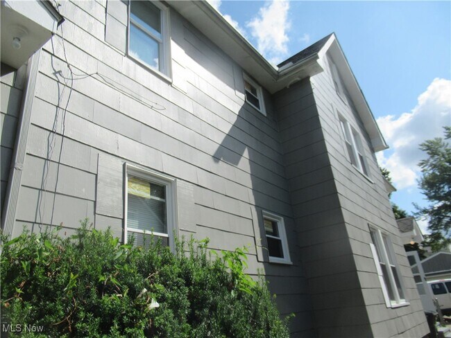 Building Photo - 1343 Churchill Rd
