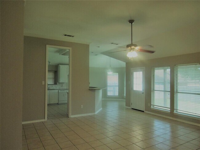 Building Photo - 839 Magnolia Ct