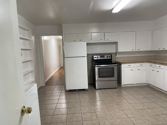 Building Photo - 403 W 13th