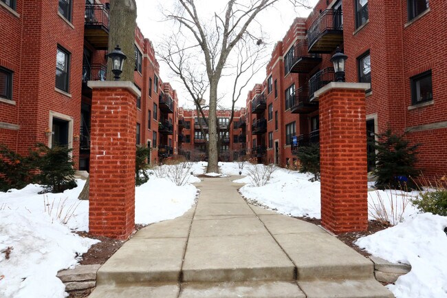 Building Photo - 5909 N Paulina St