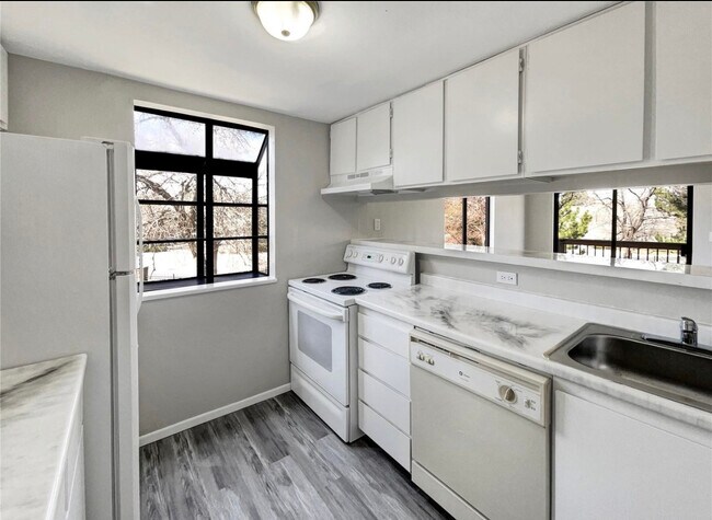 Building Photo - 3093 S Ursula Cir
