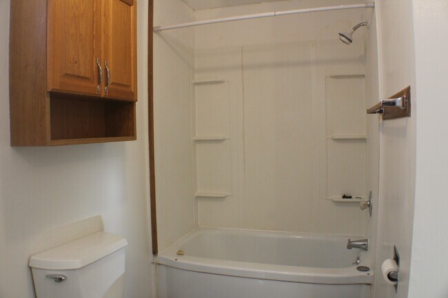 Main Bath - 212 Water Ave