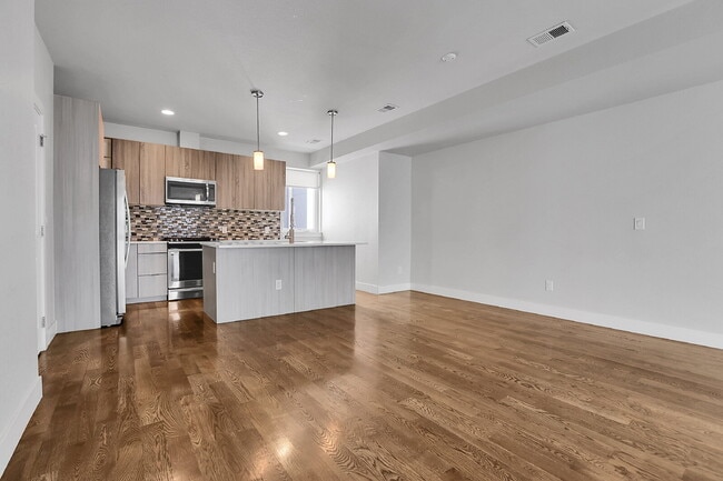 Foto del edificio - $3,400.00 - 2 Bedroom, 2.5 Bathroom, Rooft...