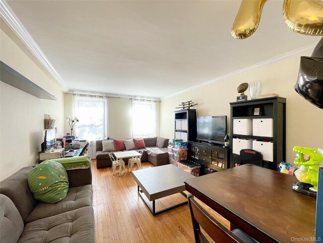 Building Photo - 321 Larchmont Acres