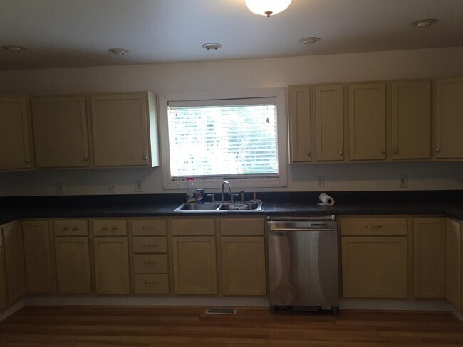 Foto del edificio - 6142 Grand Blvd