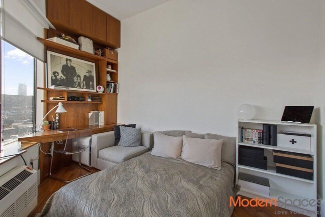 Foto del edificio - 1017 Jackson Ave