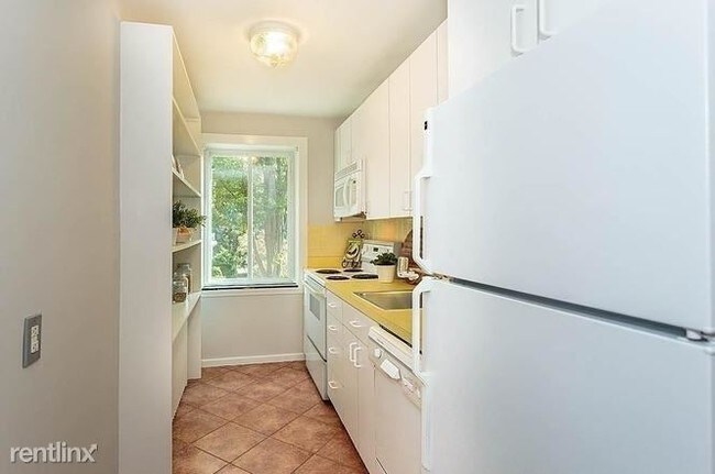 Foto del edificio - 1 br, 1 bath Apartment - 125 Pleasant St