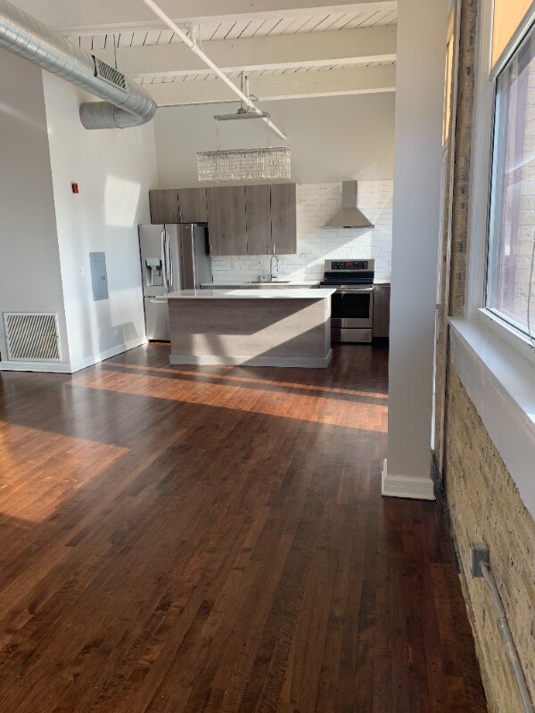 Foto del edificio - 215 W Maple St