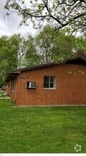 Building Photo - 21 W Parkwood Dr