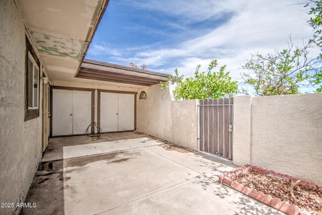 Building Photo - 720 S Dobson Rd