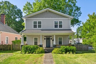 Building Photo - 2411 Green St
