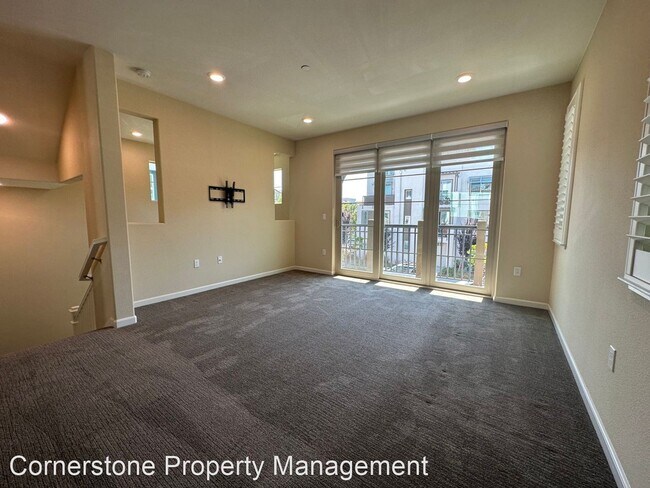 Building Photo - 4 br, 3.5 bath House - 3059 Manuel St