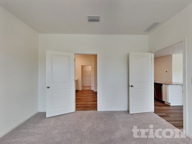 Building Photo - 149 Gladstone Loop