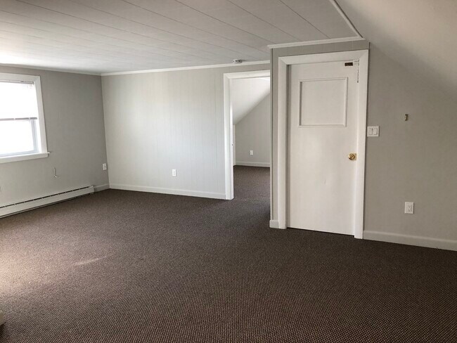 Building Photo - 207 Bucknam St