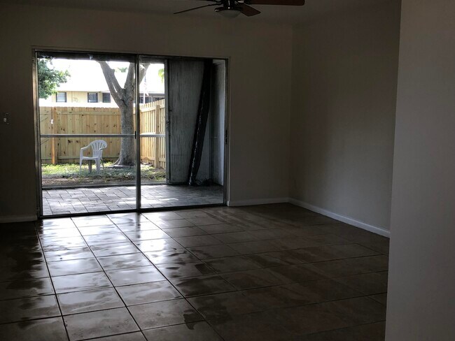 Building Photo - 280 Palmetto Ct