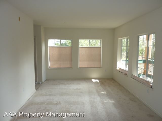 Building Photo - 220 Stone Pine Ln