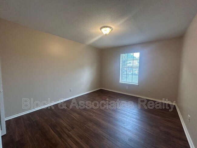 Building Photo - 3824-C Country Club Road