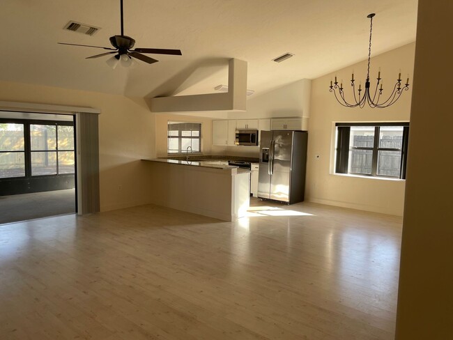 Foto del edificio - Annual 3 Bed 2 Bath Single Family Home 2 C...