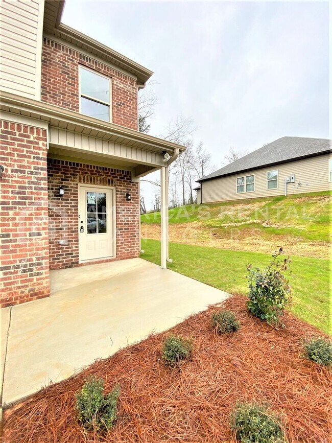 Building Photo - Great Two-Level Home for Rent in Lincoln, ...