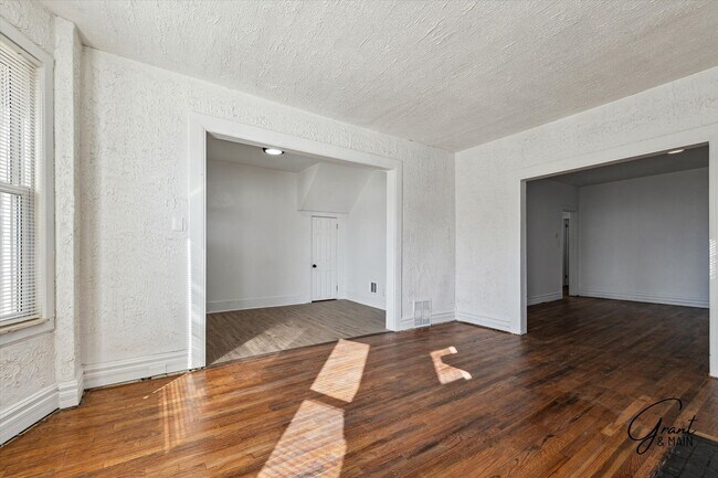 Building Photo - 1162 Virginia Park St